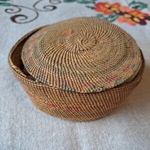 Antique 1st Nation's indigenous pacific northwest coast trinket basket.